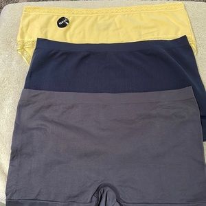 3 pair panties. Yellow hicut. Navy / grey boy shorts all 2xl.